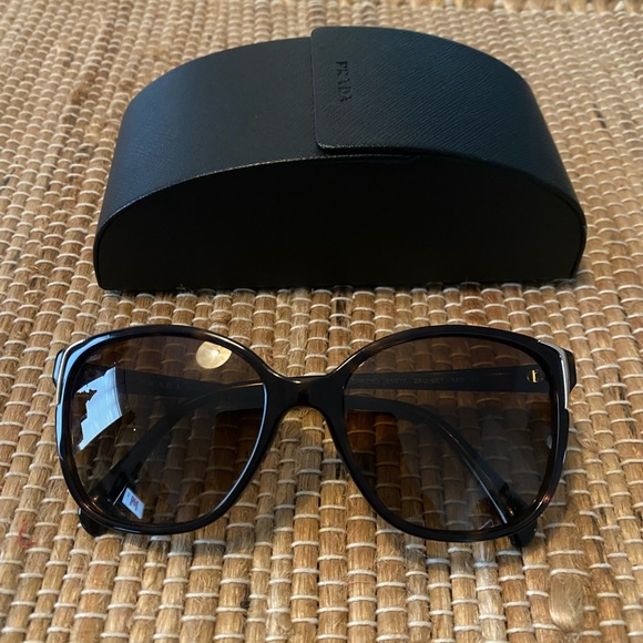 Authentic Prada Sunglasses 🕶 with case